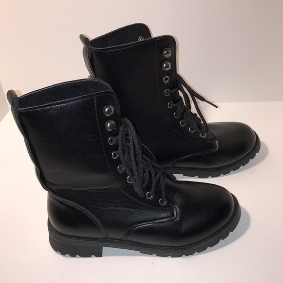 Ladies goth style stomper boots, they are unbranded, US size 4-4.5, EU-35 UK-2.5 - Picture 3 of 5